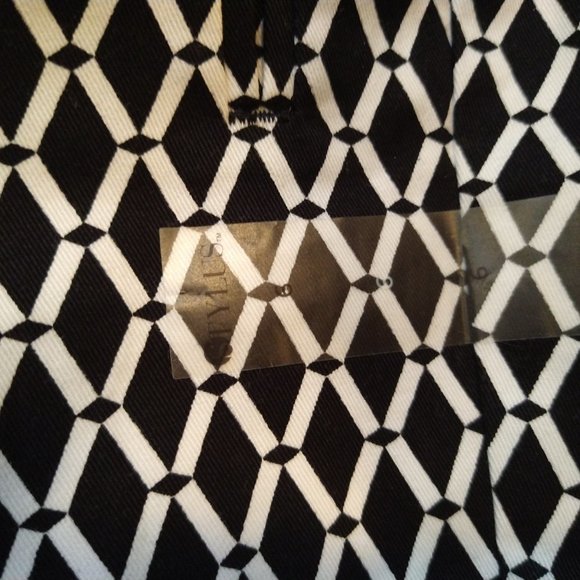 BNWT - STYLUS BLACK & WHITE PATTERN SHORTS - SIZE 6 - EXCELLENT CONDITION - Picture 2 of 5